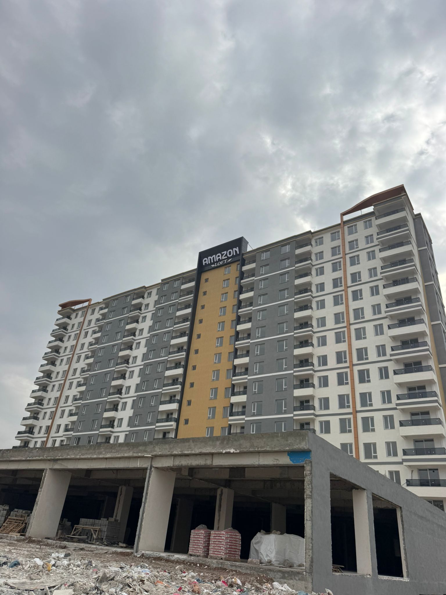 KAYA EMLAKTAN URFA YOLU ÜZERİ CADDE CEPHELİ 2+1 SATILIK DAİRE